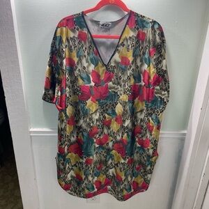 Mi Multicolor Floral V-Neck Short Sleeve Top